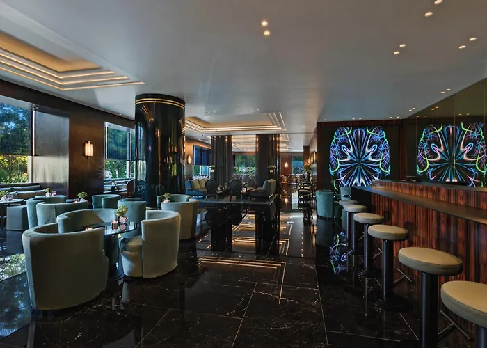 Resort: Divani Caravel