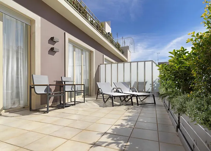 Hotels With Four Stars Holiday Suites